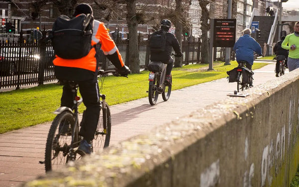 The Difference Between Throttle and Pedal-assist for E-bikes